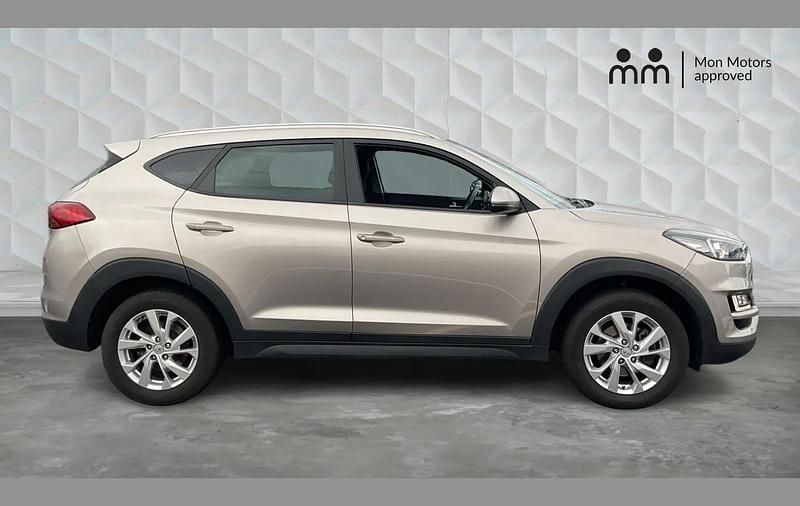 Used Hyundai Tucson SE 129 HP (94 kW) 2019 Beige SUV