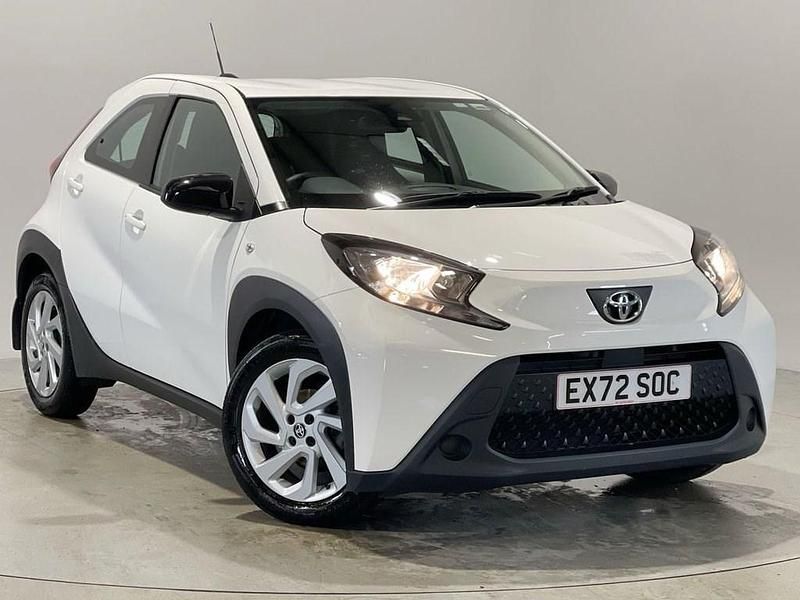 Used Toyota Aygo X PURE 72 HP (52 kW) 2022 White SUV