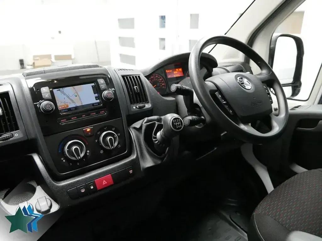 Used Vauxhall Movano 140 HP (102 kW) 2022 White