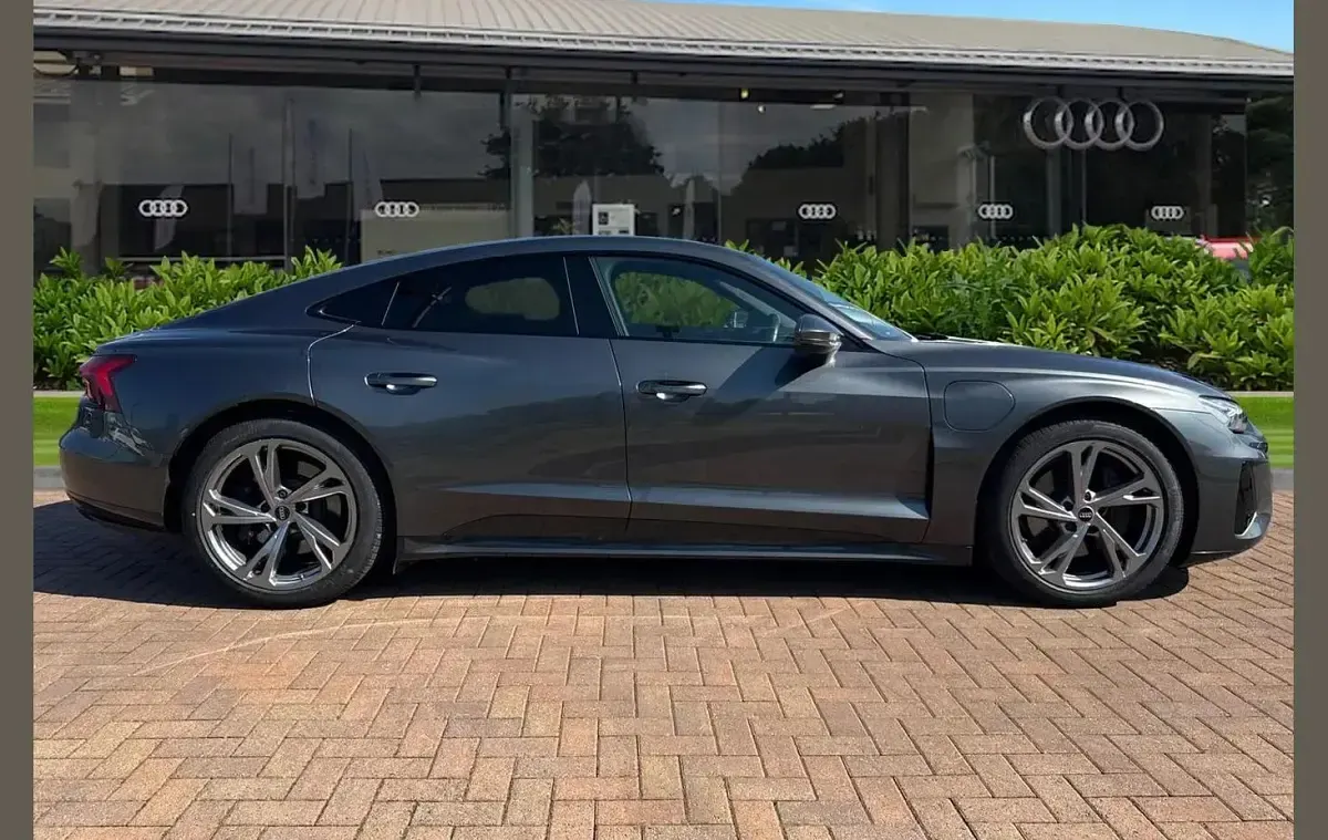 Used Audi e-tron GT quattro Comfort 389 kW (530 HP) 2023 Grey Sedan