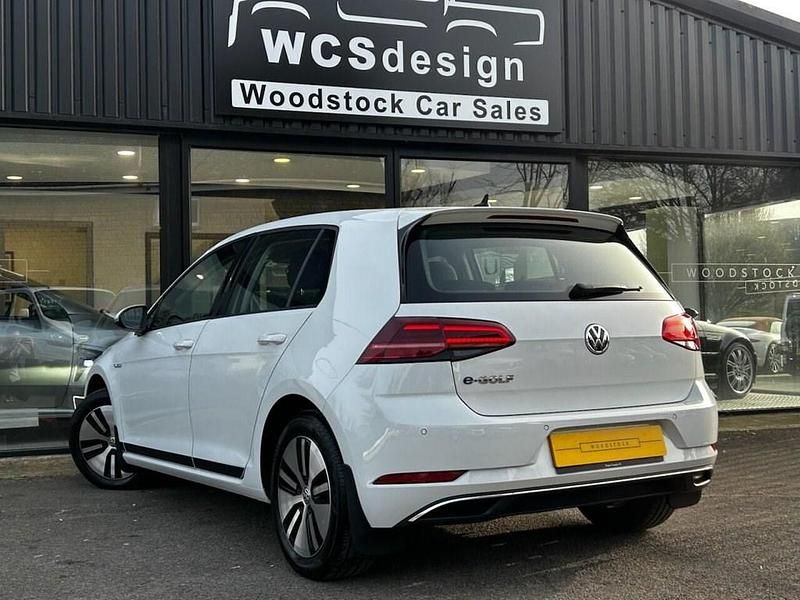 Begagnad VW e-Golf 100 kW (136 HK) 2019 Vit Halvkombi