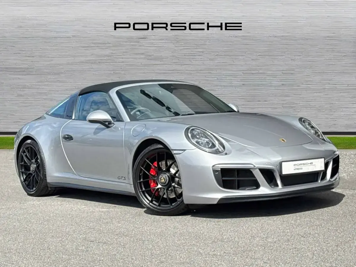 Begagnad Porsche 911 2019 Silver Cab