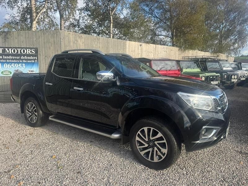 Black Used 2017 Nissan Navara Tekna Pickup | £12,495 (Good price) - Image 1/4