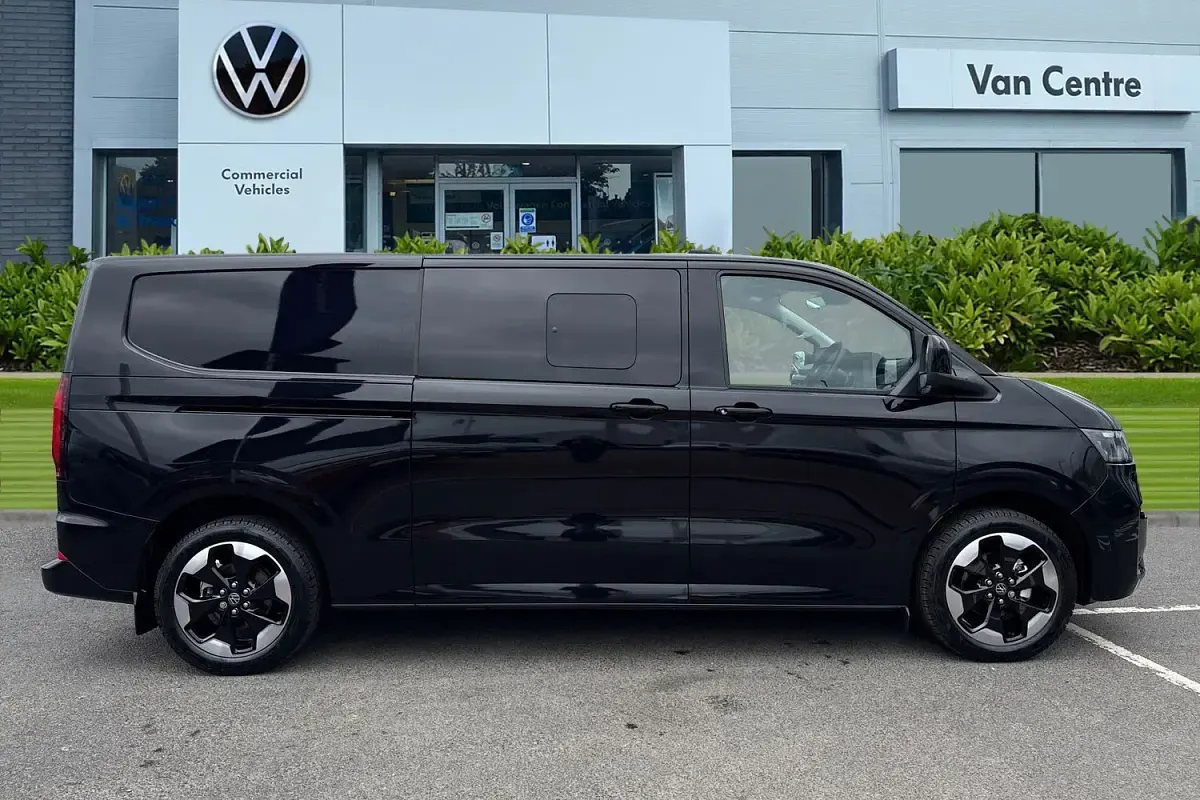 Nouă VW Transporter Pro 160 kW (218 CP) 2025 Negru Van