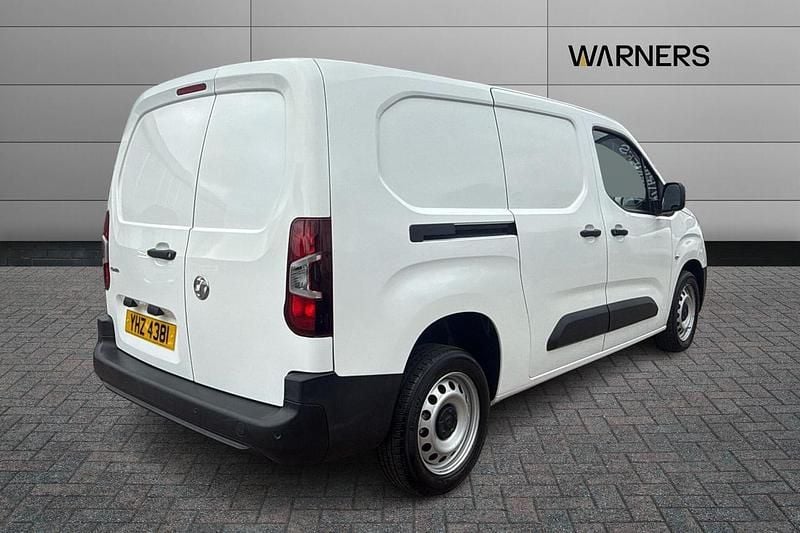 Second-hand Vauxhall Combo 99 CP (72 kW) 2021 Alb Monovolum