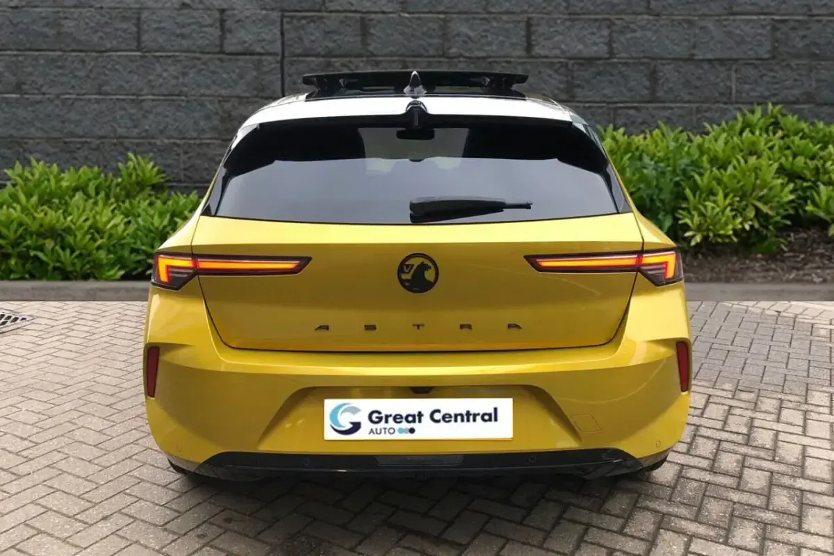 Used Vauxhall Astra Ultimate 130 HP (95 kW) 2023 Yellow/black Hatchback