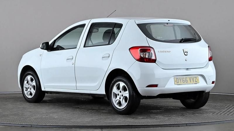 Used Dacia Sandero Lauréate 90 HP (66 kW) 2016 White Hatchback