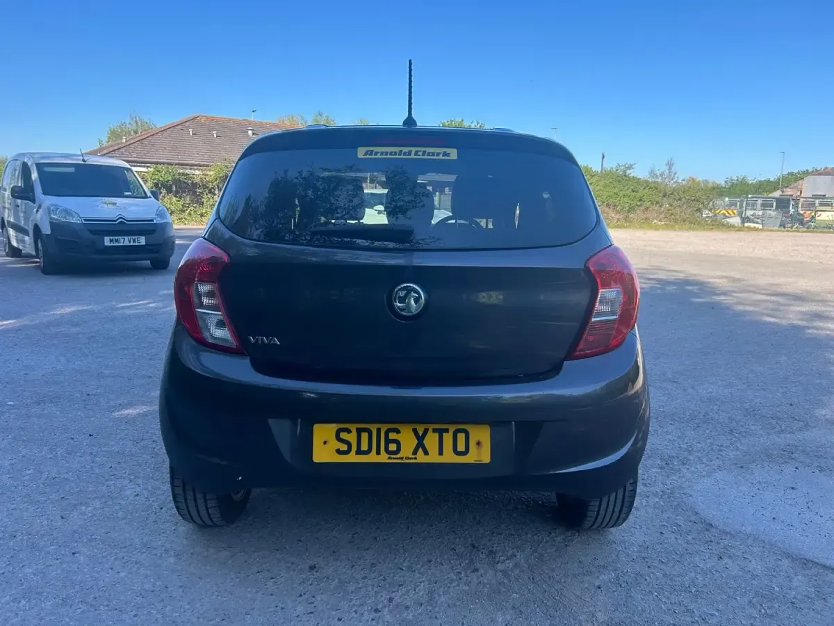 Second-hand Vauxhall Viva 75 CP (55 kW) 2016 Gri Hatchback