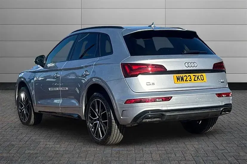Usado Audi Q5 Comfort 204 HP (150 kW) 2023 Prateado SUV
