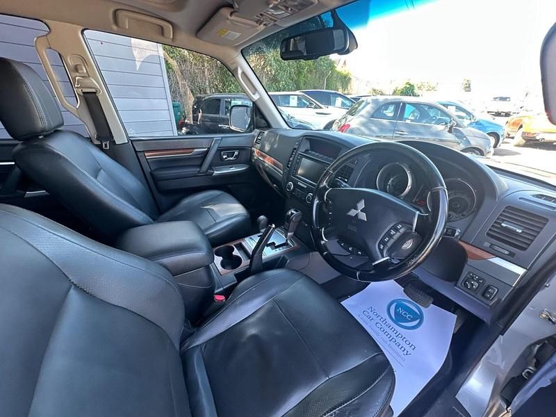 Used Mitsubishi Shogun 197 HP (144 kW) 2012 Silver SUV