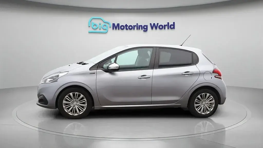Usado Peugeot 208 Signature Sky 82 HP (60 kW) 2019 Cinzento Citadino