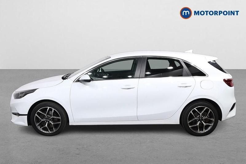 Used Kia Ceed 2022 White Hatchback