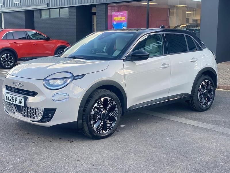 Used Fiat 600E La Prima 114 kW (156 HP) 2025 Sand/black roof SUV