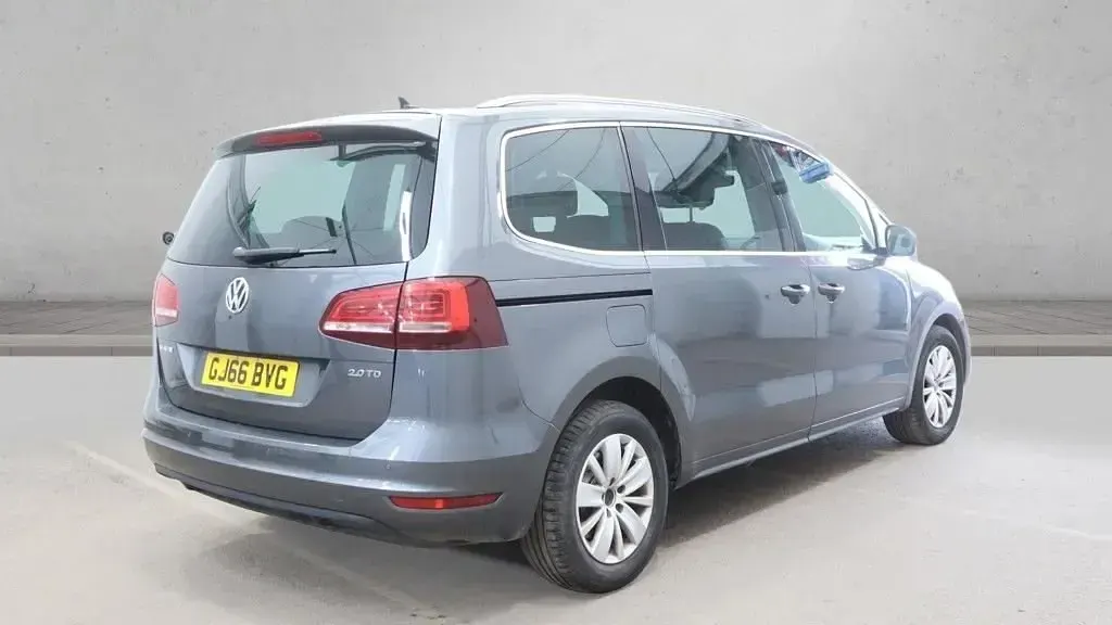 Usado VW Sharan SE 150 HP (110 kW) 2016 Cinzento Monovolume