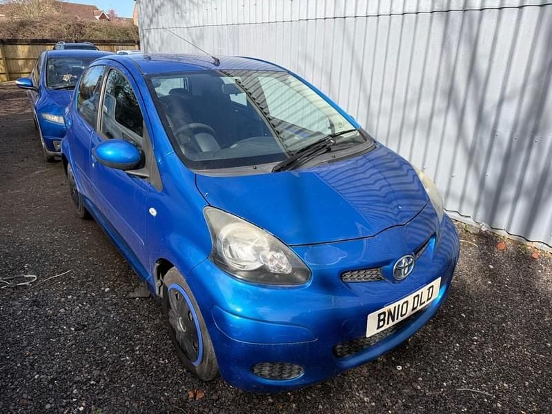 Used Toyota Aygo 67 HP (49 kW) 2010 Blue Hatchback