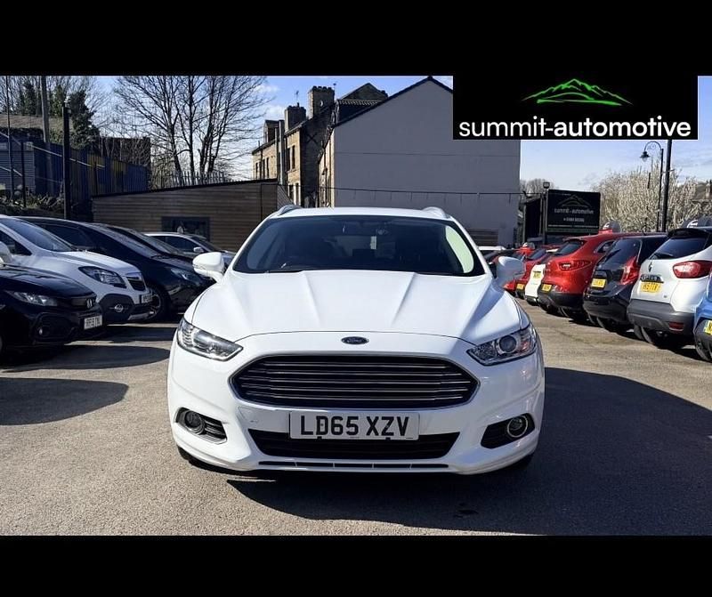Usado Ford Mondeo Zetec 2015 Branco Carrinha