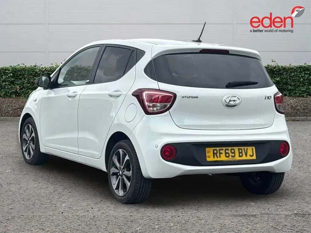 Used Hyundai i10 67 HP (49 kW) 2020 White Hatchback