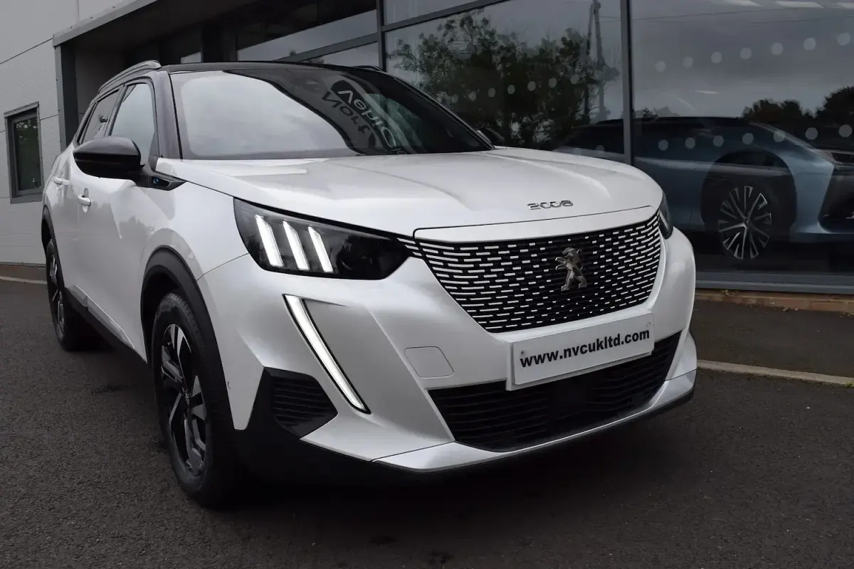 Used Peugeot 2008 GTi 100 kW (136 HP) 2023 White SUV