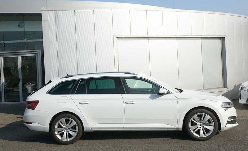 Used Skoda Superb SE 215 HP (158 kW) 2021 Moon white metallic Estate