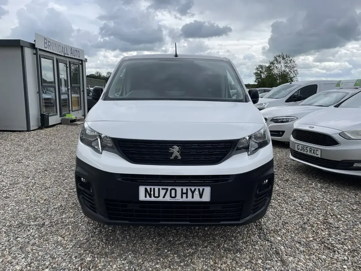 Used Peugeot Partner 131 HP (96 kW) 2020 White MPV