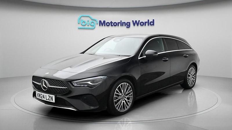 Used Mercedes CLA200 Executive 177 HP (130 kW) 2024 Black Estate