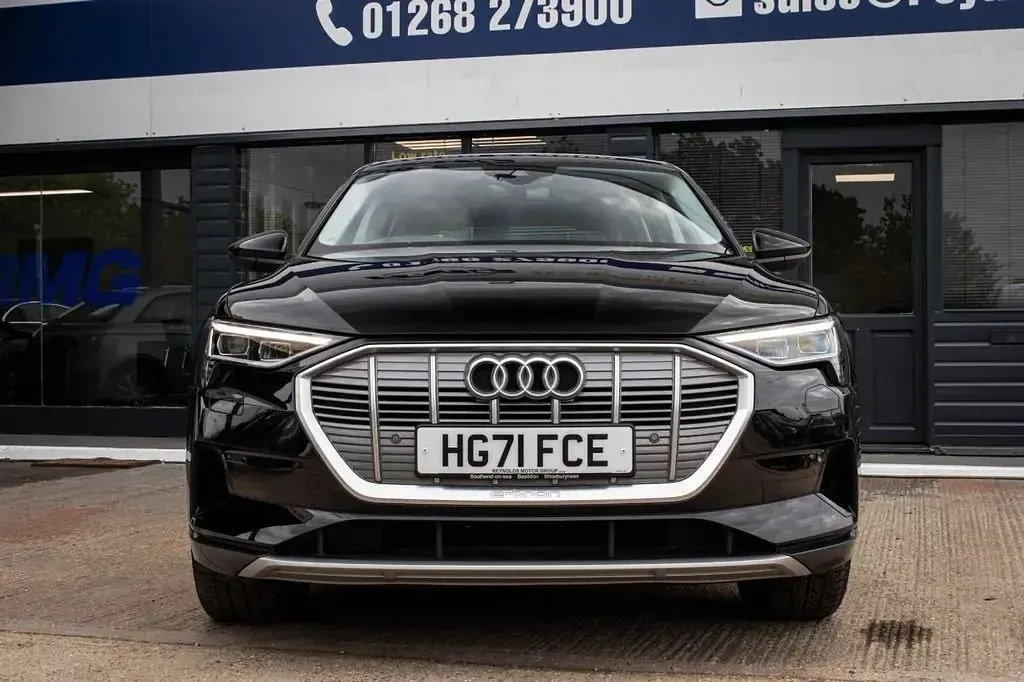 Usado Audi e-tron Comfort 11 kW (15 HP) 2021 Preto SUV