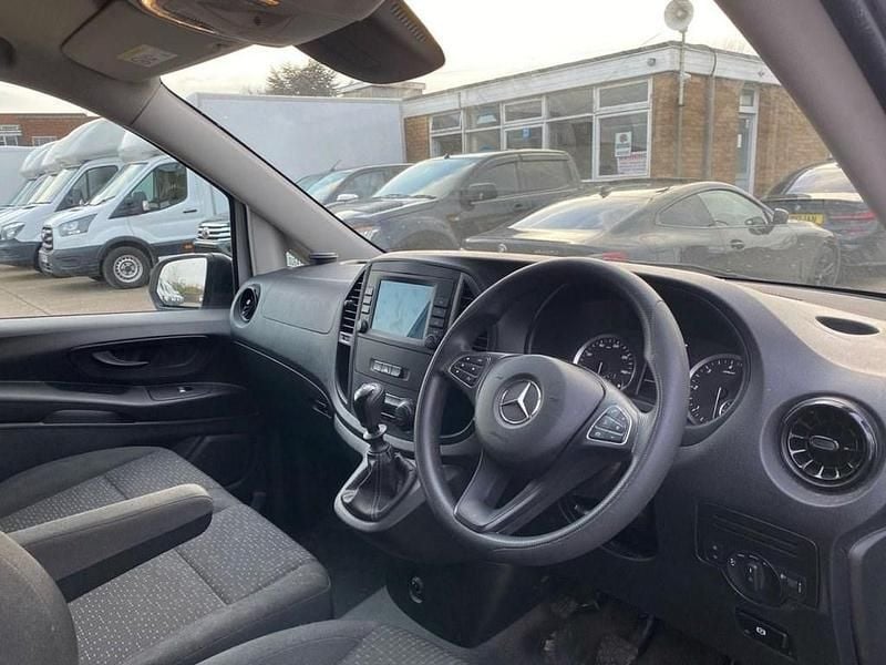 Used Mercedes Vito Progressive 160 HP (117 kW) 2021 White Van