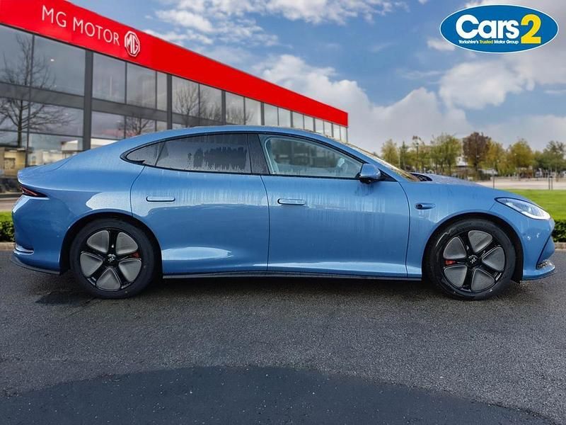Used MG IM5 216 kW (295 HP) 2025 Blue Hatchback