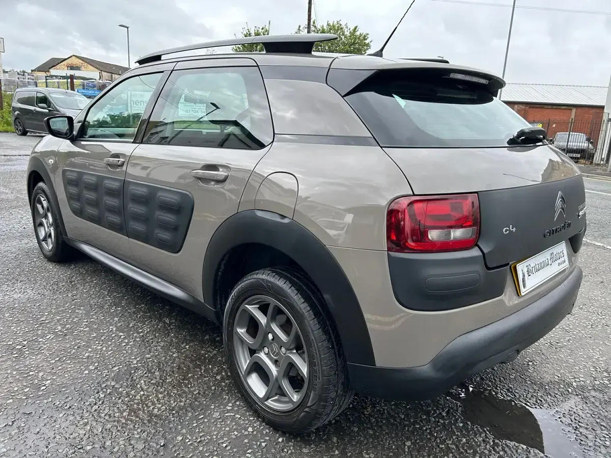Used Citroën C4 Cactus Feel 110 HP (80 kW) 2015 Grey Hatchback