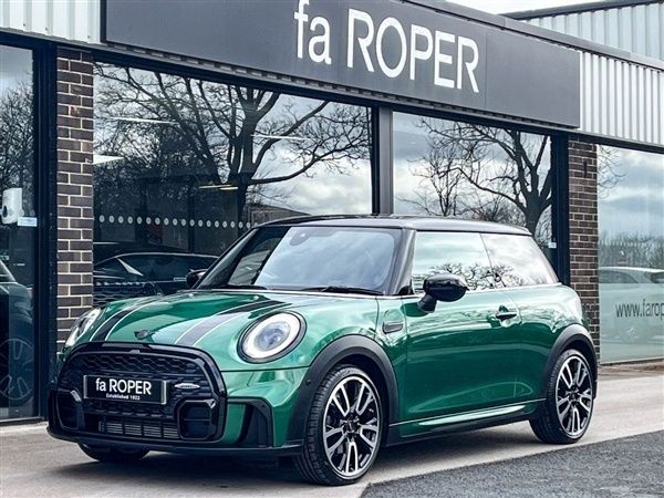British racing green iv metallic Used 2024 Mini Cooper Hatch Hatchback | £24,000 (Expensive) - Image 1/1