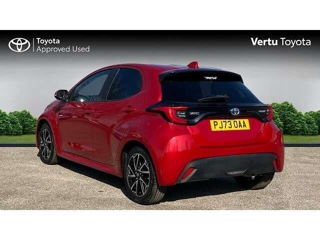 Used Toyota Yaris Hybrid Design 116 HP (85 kW) 2023 Red Hatchback