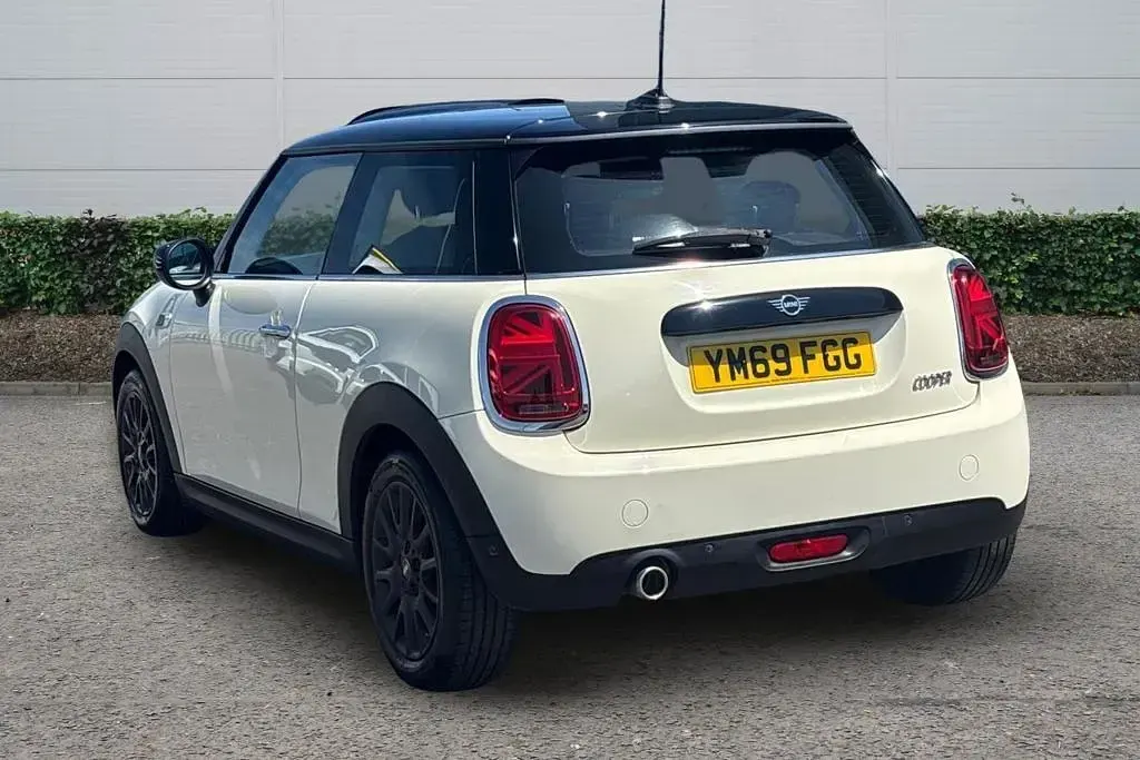 Used Mini Cooper Classic 2020 White Hatchback