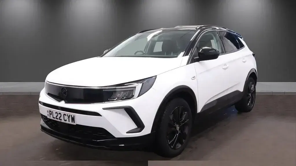 Used Vauxhall Grandland X GS Line 130 HP (95 kW) 2022 White SUV