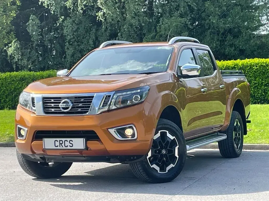 Used Nissan Navara Tekna 190 HP (139 kW) 2020 Yellow Pickup