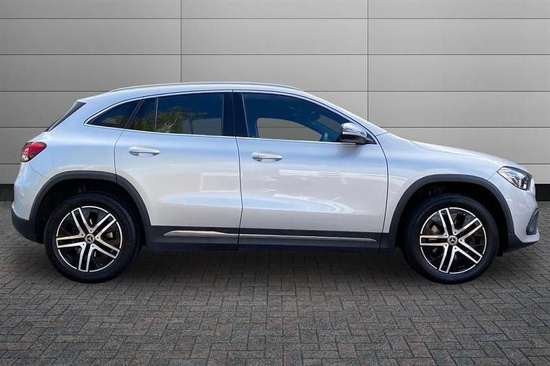 Usado Mercedes GLA200 150 HP (110 kW) 2021 Prateado SUV