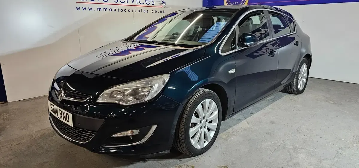 Used Vauxhall Astra Elite 2014 Green Hatchback