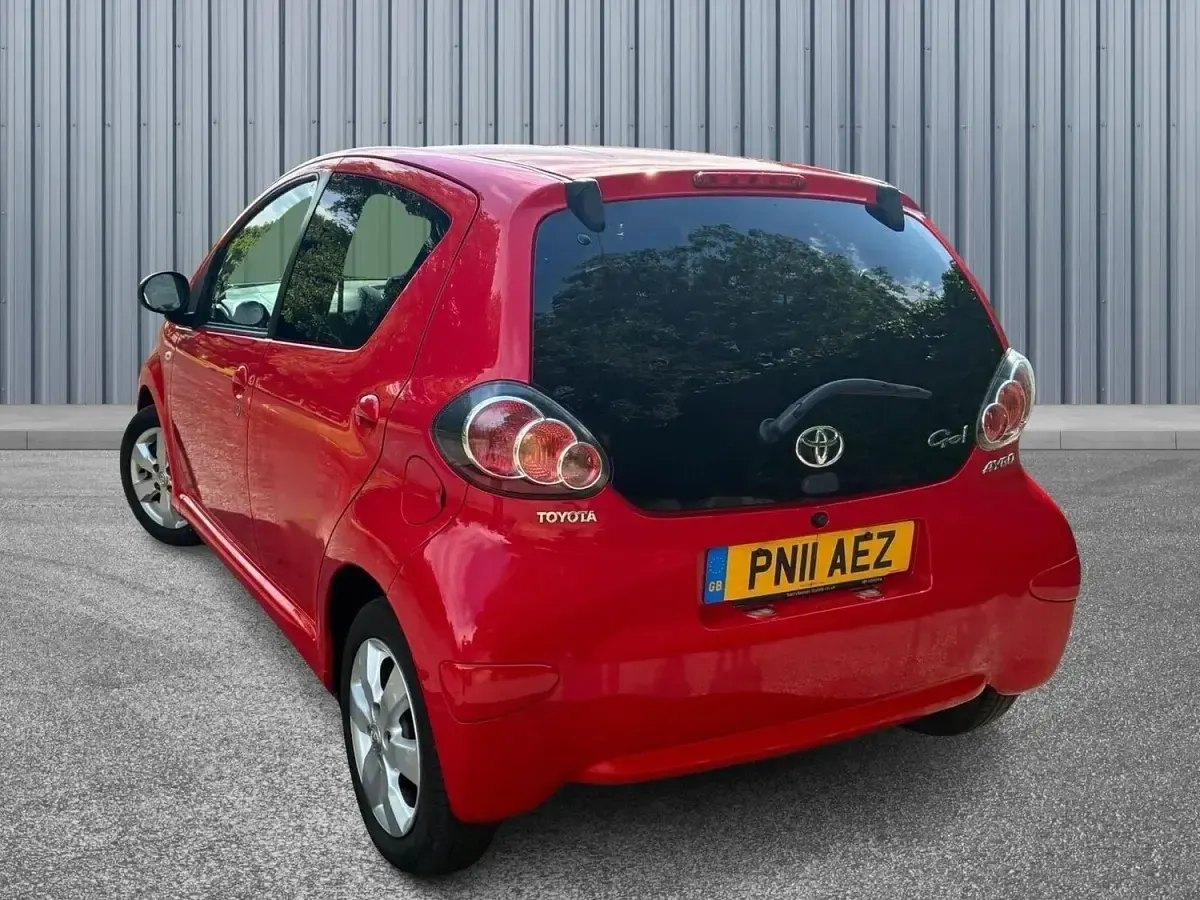 Used Toyota Aygo 68 HP (50 kW) 2011 Red Hatchback