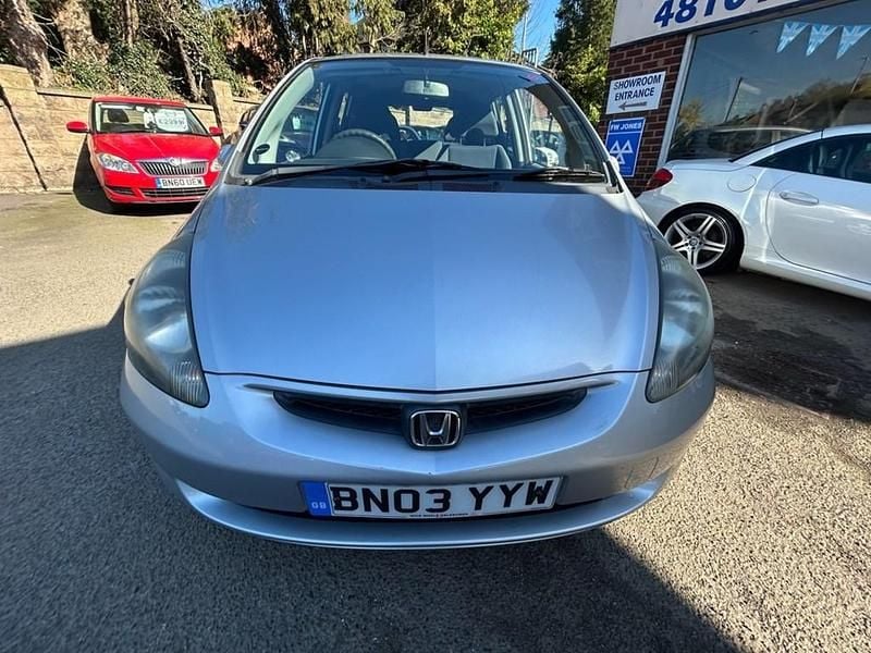 Used Honda Jazz SE 83 HP (61 kW) 2003 Metallic silver Hatchback