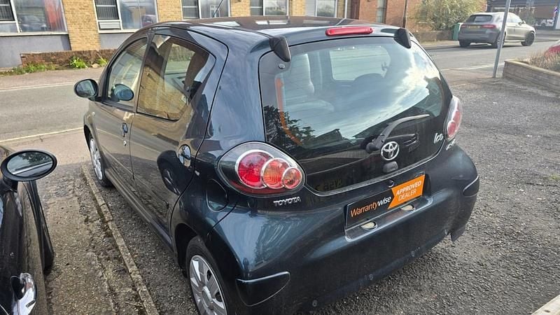 Used Toyota Aygo 68 HP (50 kW) 2011 Green Hatchback