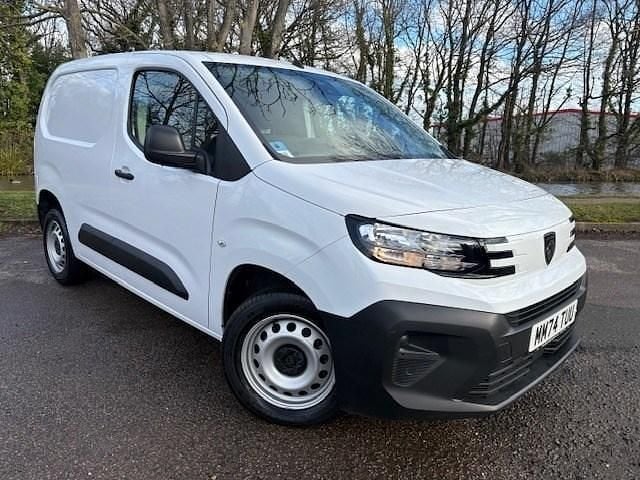 White Used 2024 Peugeot Partner MPV | £13,990 (Fair price) - Image 1/4