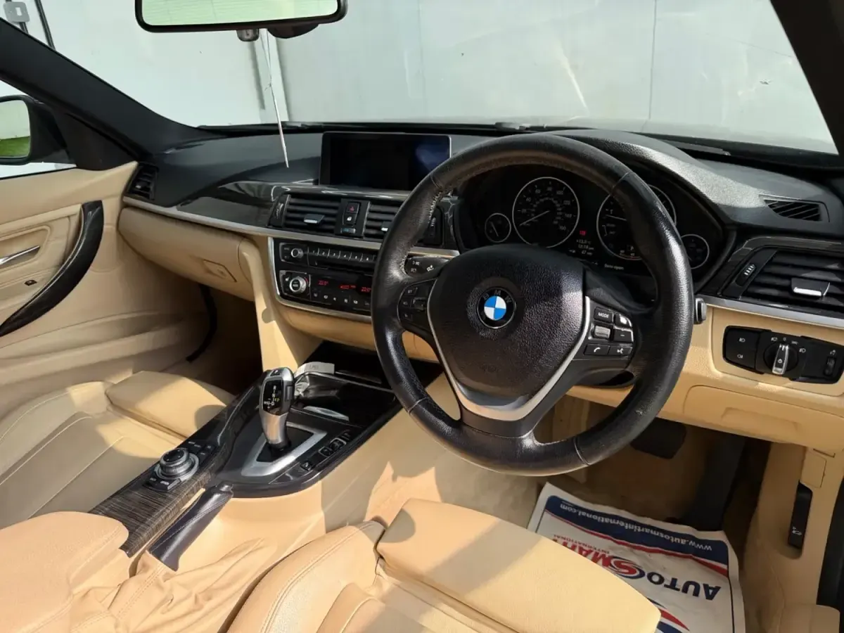 Begagnad BMW 328 Luxury Line 2012 Svart Sedan