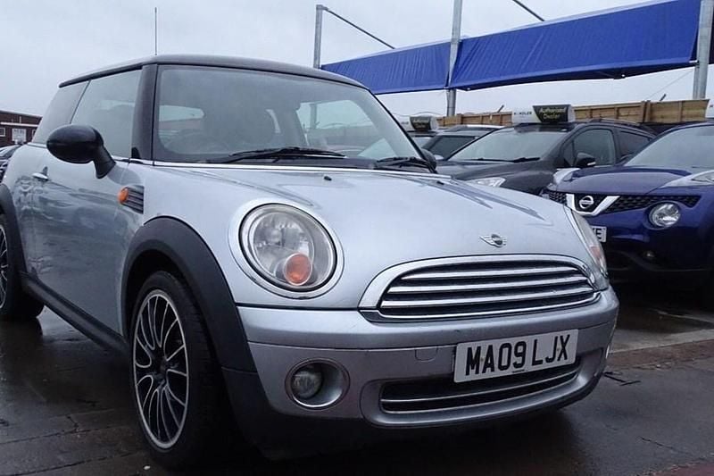 Silver Used 2009 Mini Cooper Hatch Hatchback | £3,195 (Good price) - Image 1/1