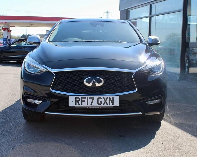 Used Infiniti Q30 Business Executive 109 HP (80 kW) 2017 Black Hatchback