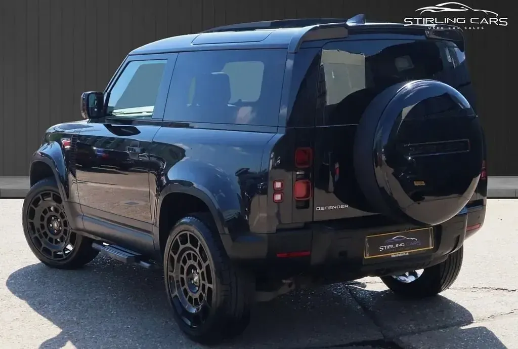 Używany Land Rover Defender HSE 250 KM (183 kW) 2022 Czarny SUV