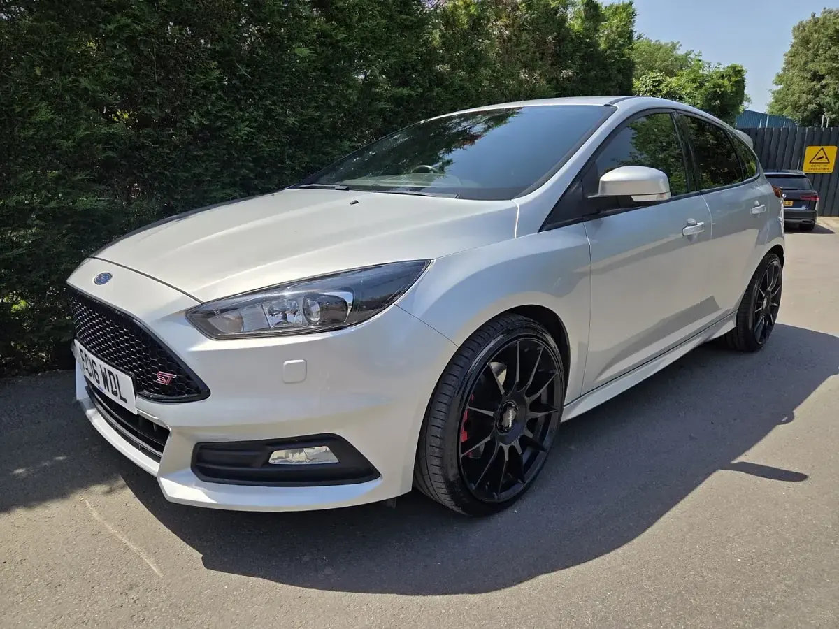 Used Ford Focus ST 250 HP (183 kW) 2016 Silver Hatchback