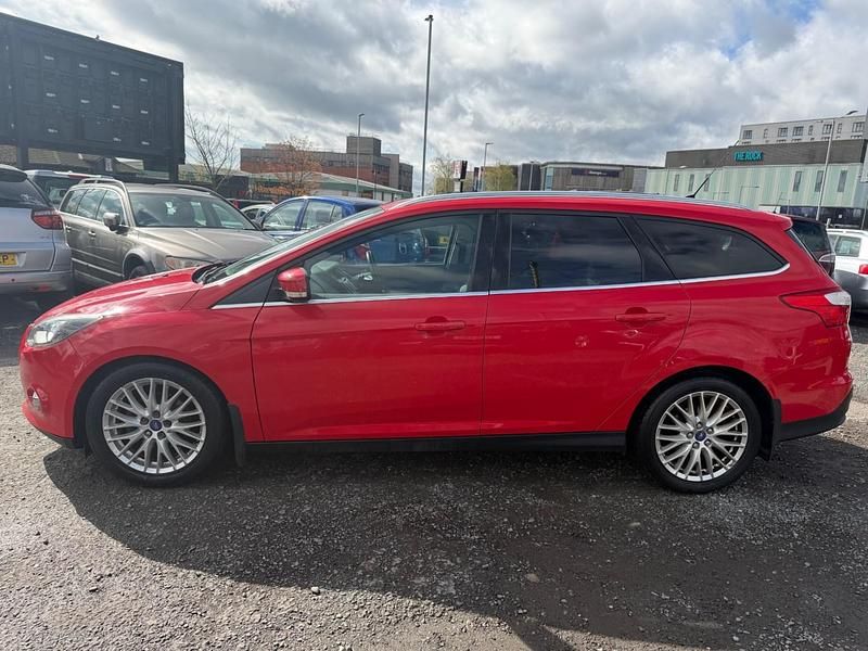 Usado Ford Focus Zetec 115 HP (84 kW) 2012 Vermelho Carrinha