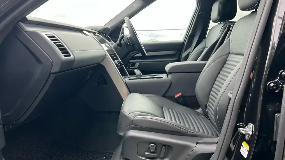 New Land Rover Discovery SE Dynamic 350 HP (257 kW) 2026 Santorini black SUV