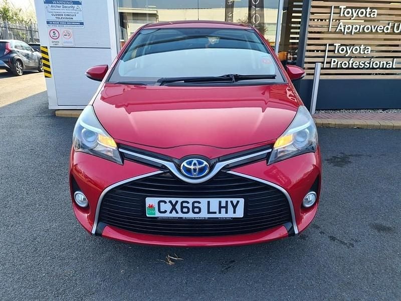 Used Toyota Yaris Hybrid 2016 Red Hatchback