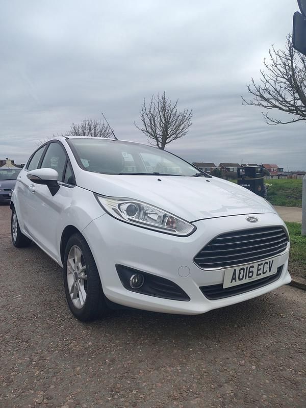 Used Ford Fiesta Zetec 2016 White Hatchback