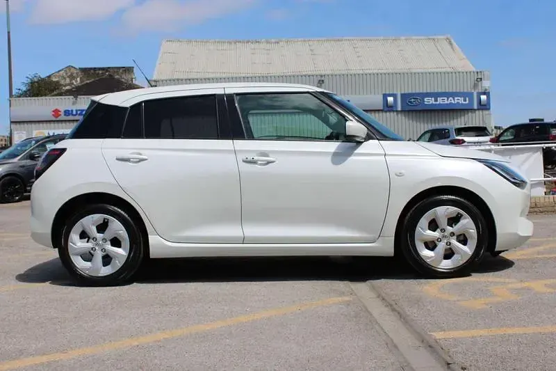 Used Suzuki Swift 82 HP (60 kW) 2025 White Hatchback